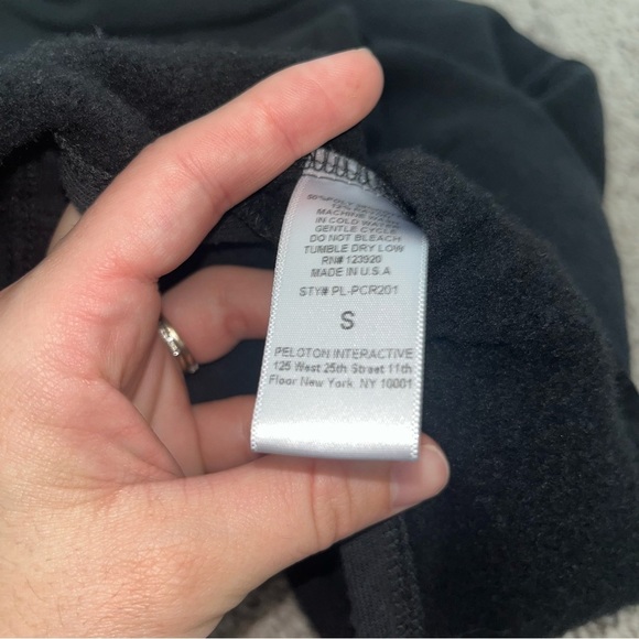 Peloton Funnel Neck Pullover Sweatshirt Loose Fit Side Slit Black, Small - Picture 4 of 5